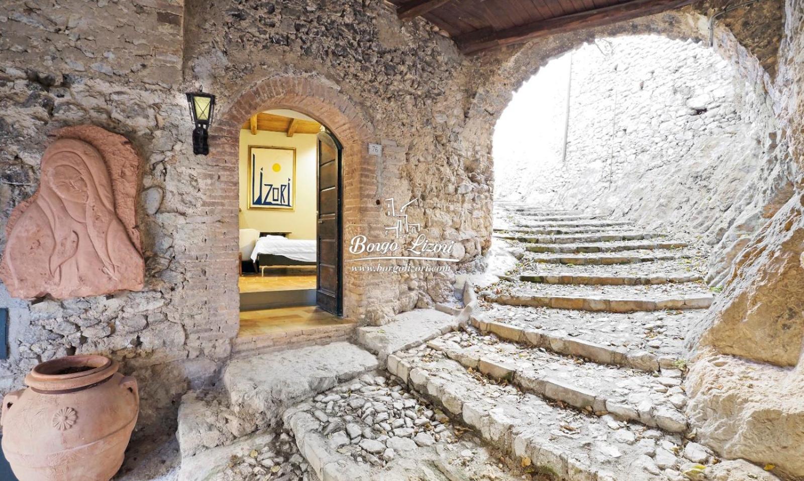 Relais Borgo Lizori Country House Campello sul Clitunno Exterior photo