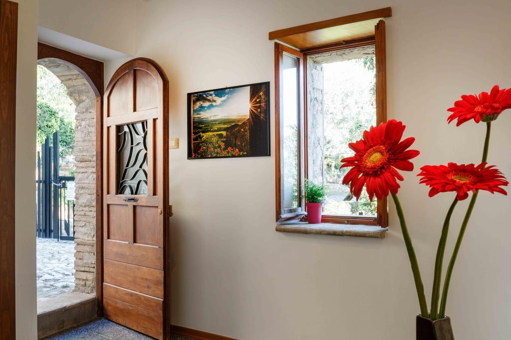 Relais Borgo Lizori Country House Campello sul Clitunno Exterior photo