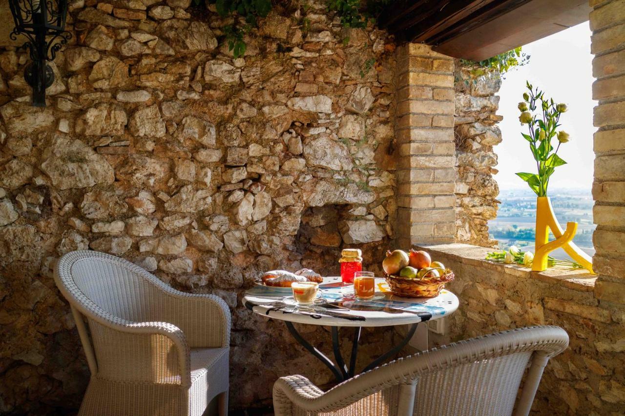 Relais Borgo Lizori Country House Campello sul Clitunno Exterior photo